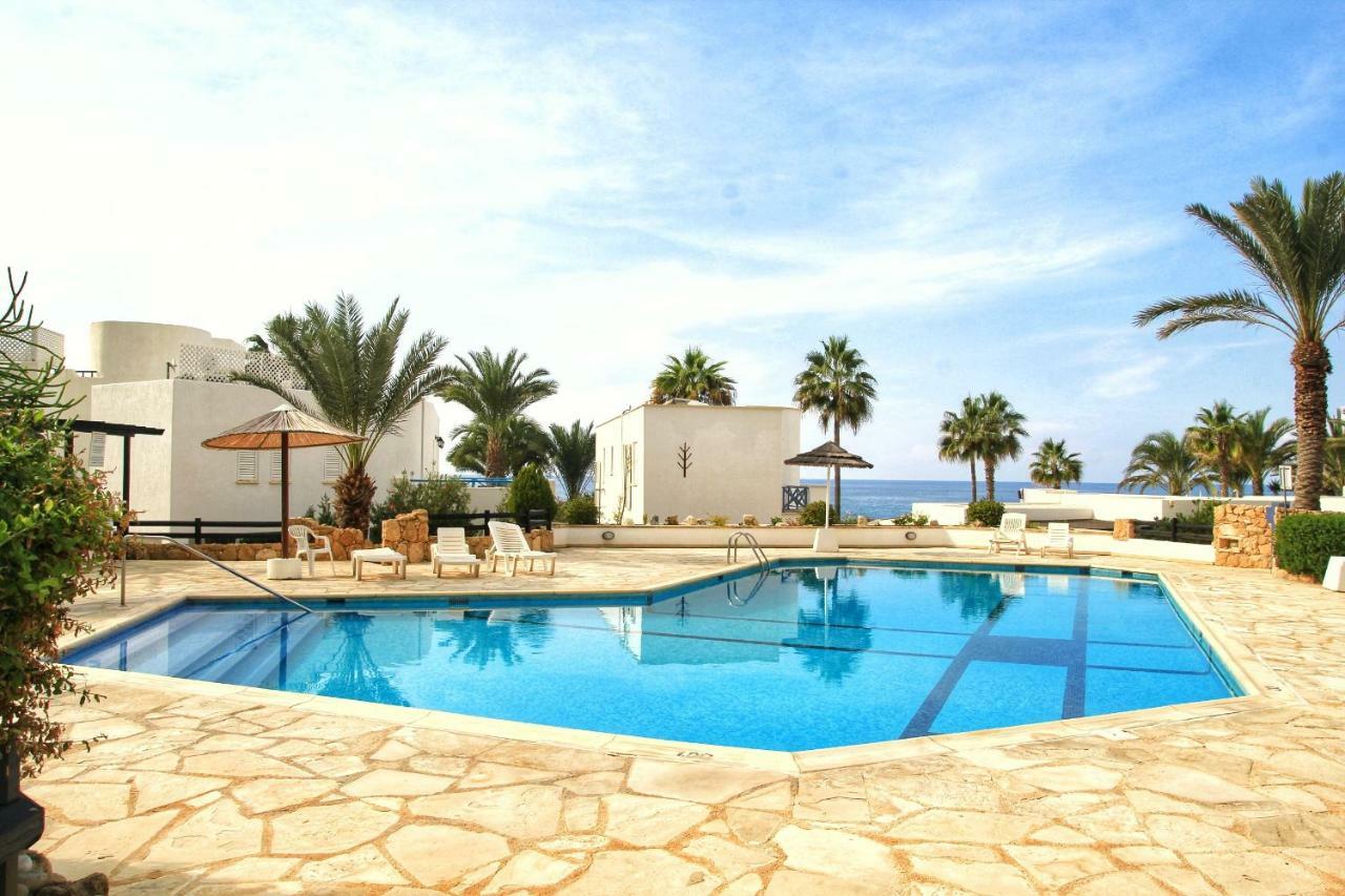 Sea Front Villa Vera Хлоракас Экстерьер фото