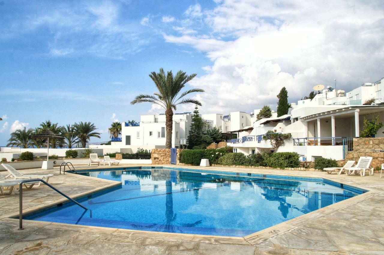 Sea Front Villa Vera Хлоракас Экстерьер фото