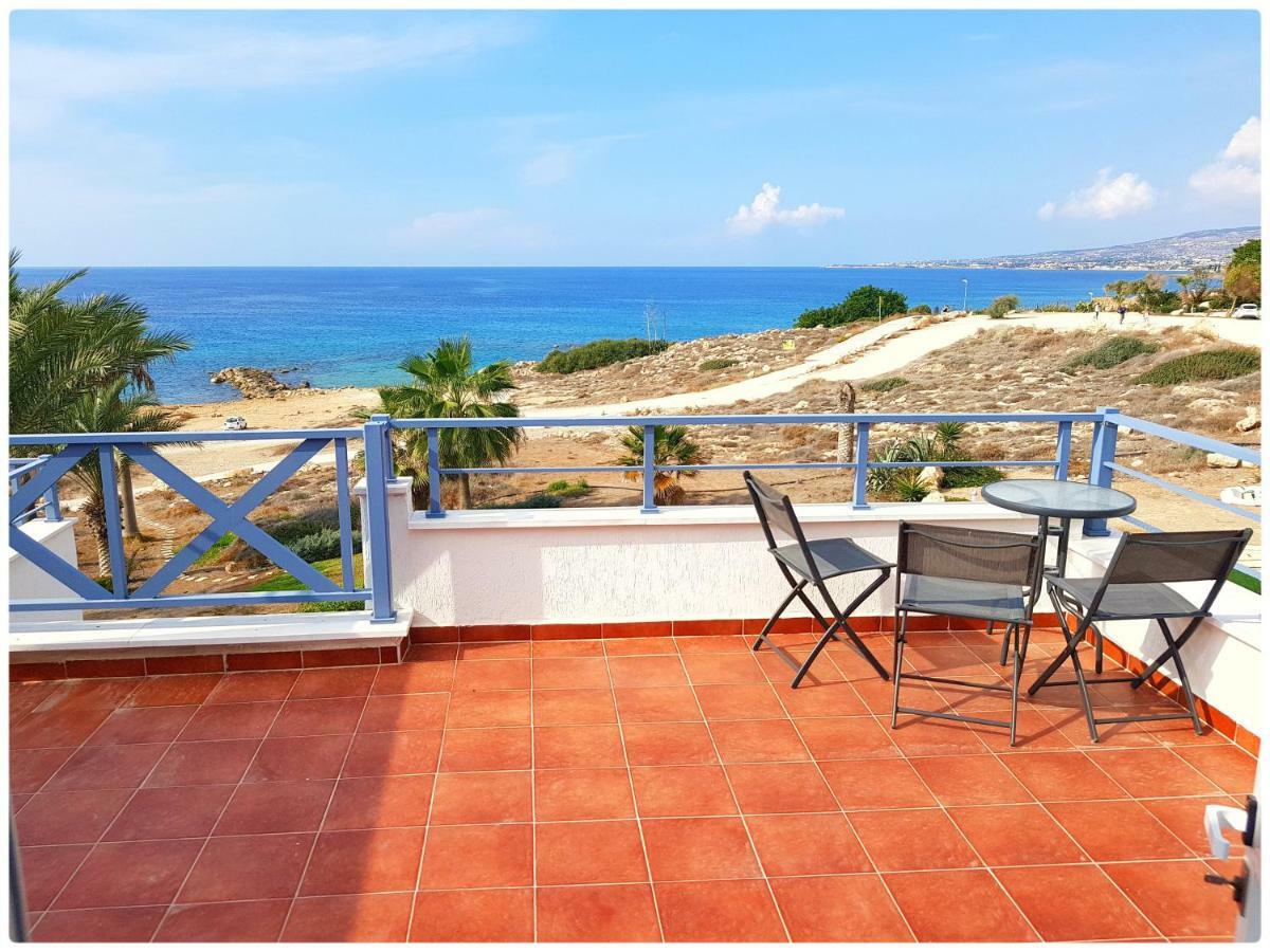 Sea Front Villa Vera Хлоракас Экстерьер фото