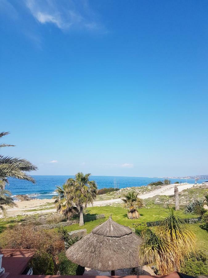 Sea Front Villa Vera Хлоракас Экстерьер фото