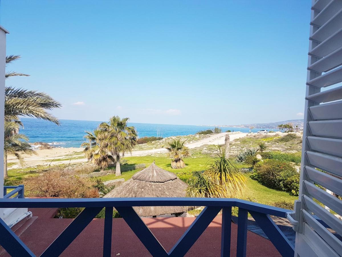 Sea Front Villa Vera Хлоракас Экстерьер фото